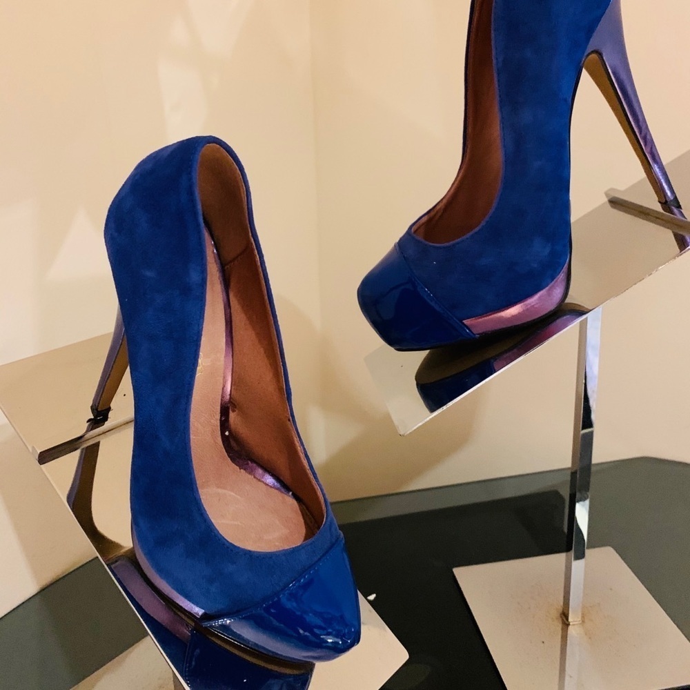 S34- 💲💲SALE💲 Aldo High heels in Royal Blue size 6.5